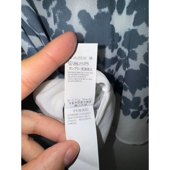 Les Copains V-Neck Floral Sequined Shirt Top Size 44 Stretch NWT Blue White Luxe - Picture 9 of 10